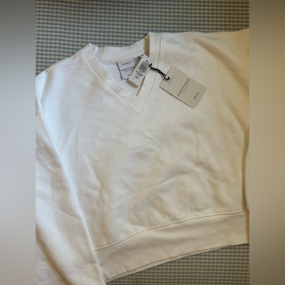 Aritzia White COZY SWEATFLEECE BOYFRIEND V-NECK SWEATSHIRT